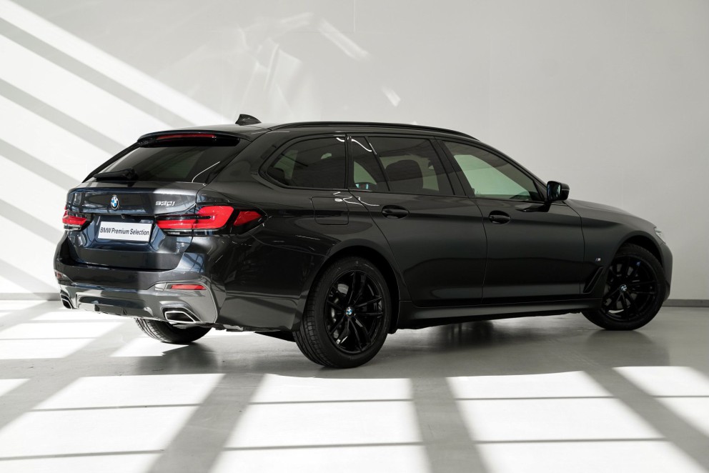 Afbeelding 2 van de BMW 5 Serie Touring 530i High Executive